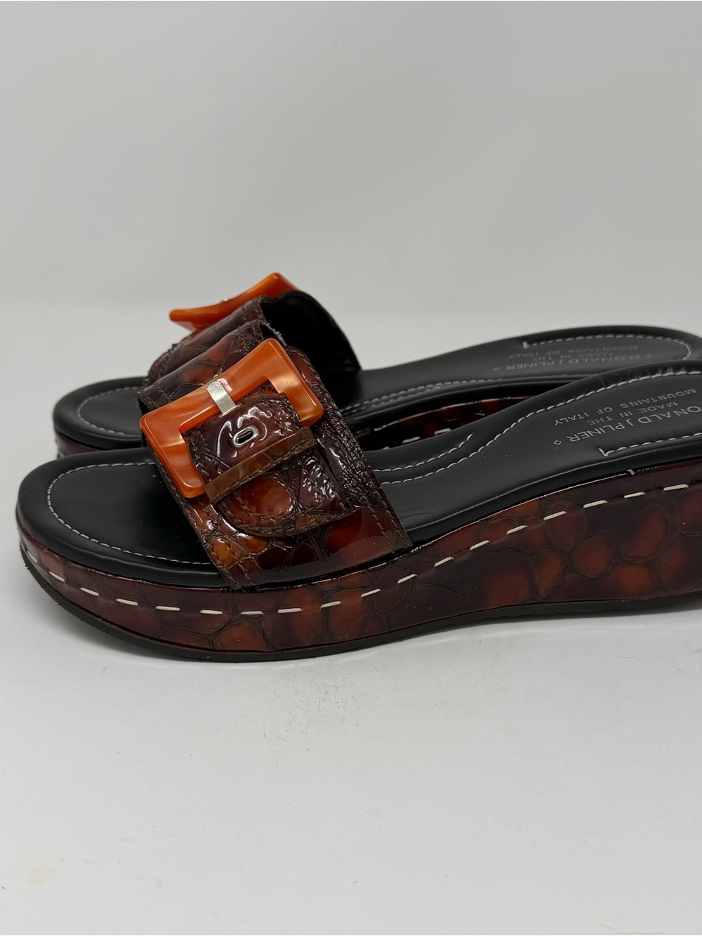 Donald J Pliner Wedge Platform Sandals Croc Embossed Leather and Coral Buckle - Picture 3 of 10